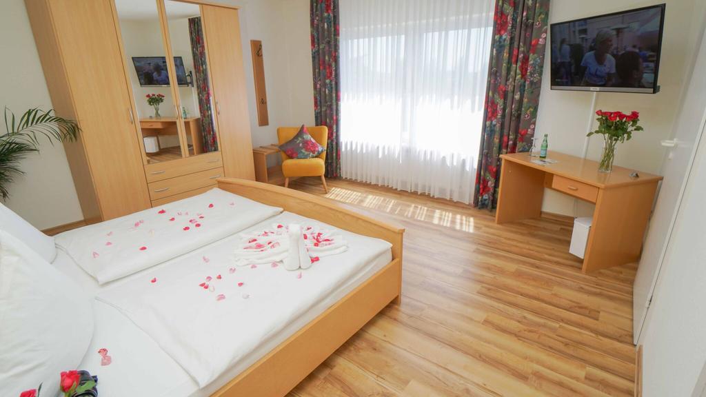 Hotel & Restaurant Am Kirschberg Alten Buseck Экстерьер фото
